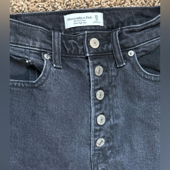 Abercrombie & Fitch The Kick Flare Ultra High Rise Jean Black Button Fly  25/0 S - Picture 2 of 6